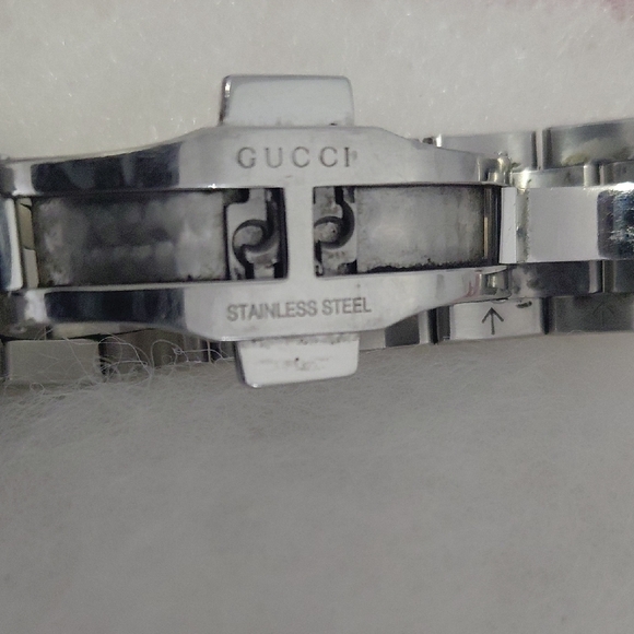Gucci Silver Stainless Steel Wristwatch with Black Dial - Picture 4 of 5